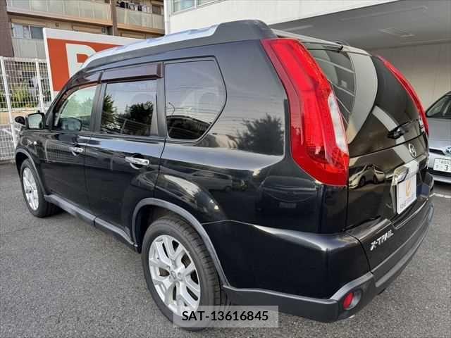 Nissan X-TRAIL 2011-12 7731058-15