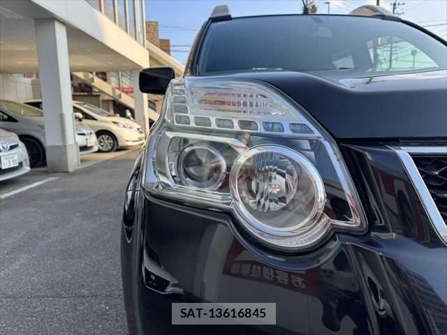 Nissan X-TRAIL 2011-12 7731058-17