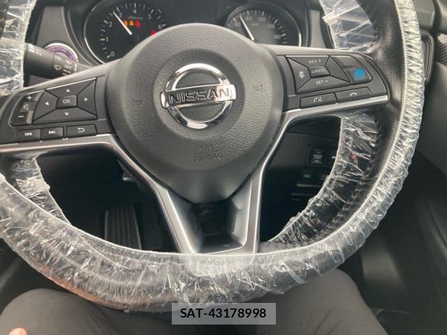Nissan X-TRAIL 2018-05 7880698-11