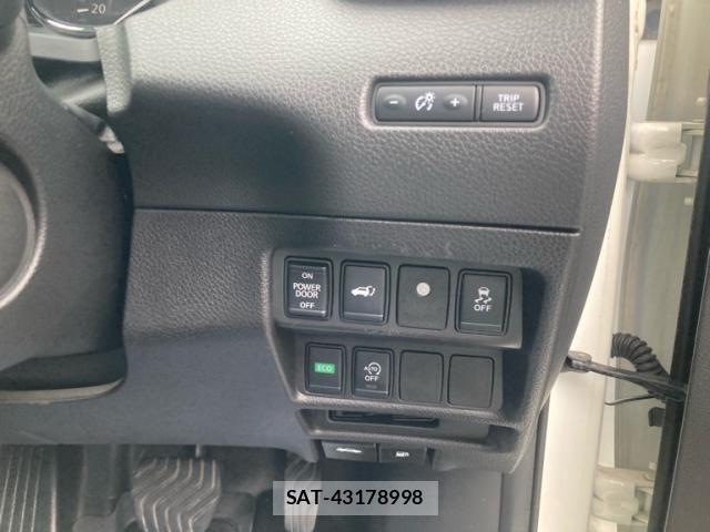 Nissan X-TRAIL 2018-05 7880698-22