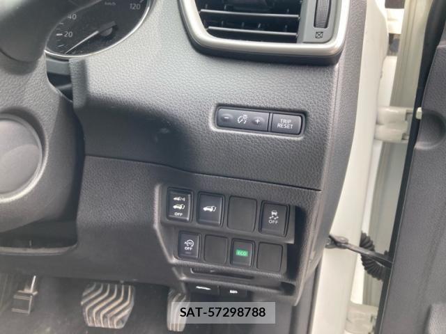 Nissan X-TRAIL 2016-09 7880715-13