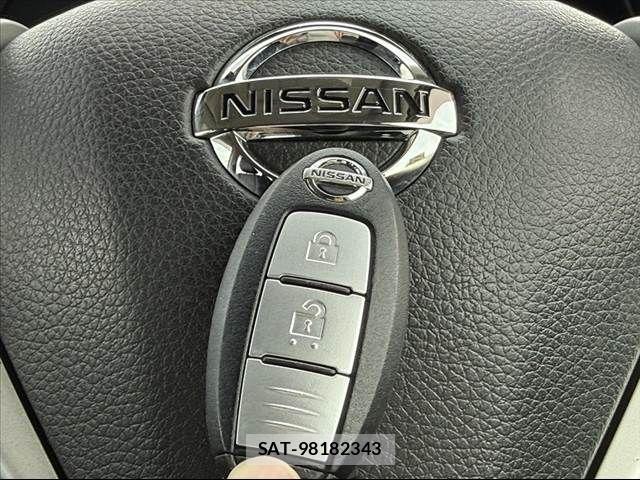 Nissan X-TRAIL 2015-06 7880714-24