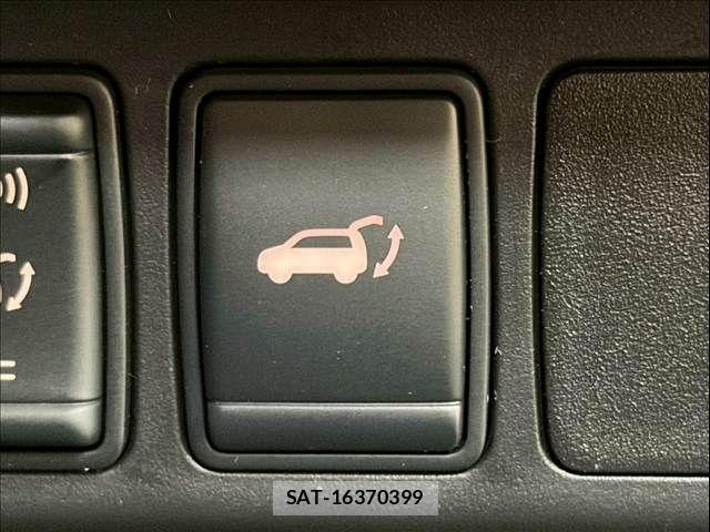 Nissan X-TRAIL 2016-10 7964513-9