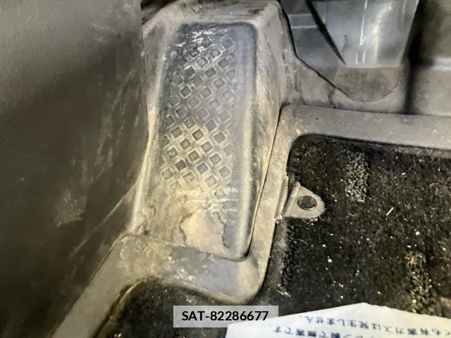 Nissan X-TRAIL 2013-09 7981665-17