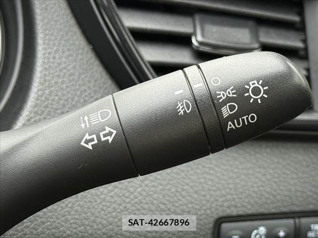 Nissan X-TRAIL 2018-03 7981653-23