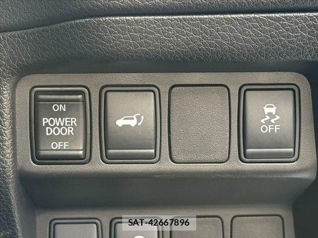 Nissan X-TRAIL 2018-03 7981653-26