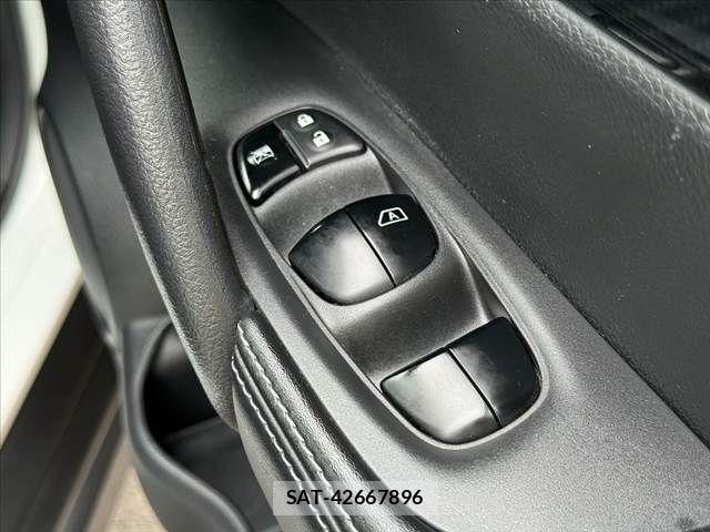 Nissan X-TRAIL 2018-03 7981653-29