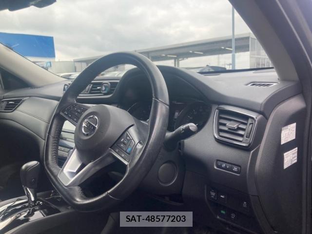 Nissan X-TRAIL 2017-08 7981659-14