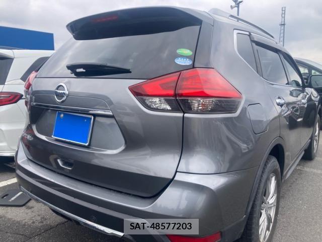 Nissan X-TRAIL 2017-08 7981659-3