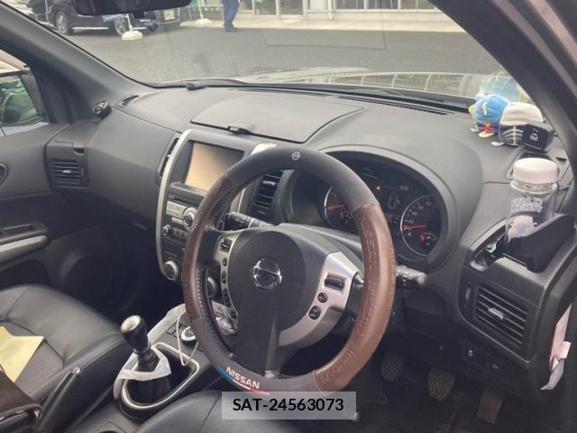 Nissan X-TRAIL 2014-03 8039387-14