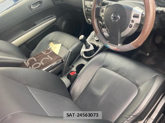 Nissan X-TRAIL 2014-03 8039387-15