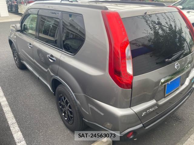 Nissan X-TRAIL 2014-03 8039387-4
