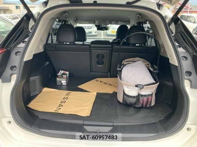 Nissan X-TRAIL 2021-08 8039376-9