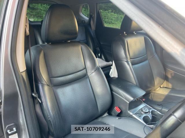 Nissan X-TRAIL 2016-05 8102922-10