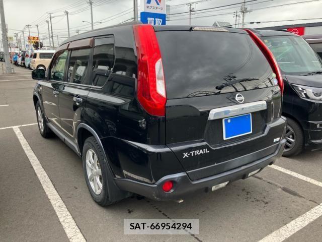 Nissan X-TRAIL 2010-08 8102920-5