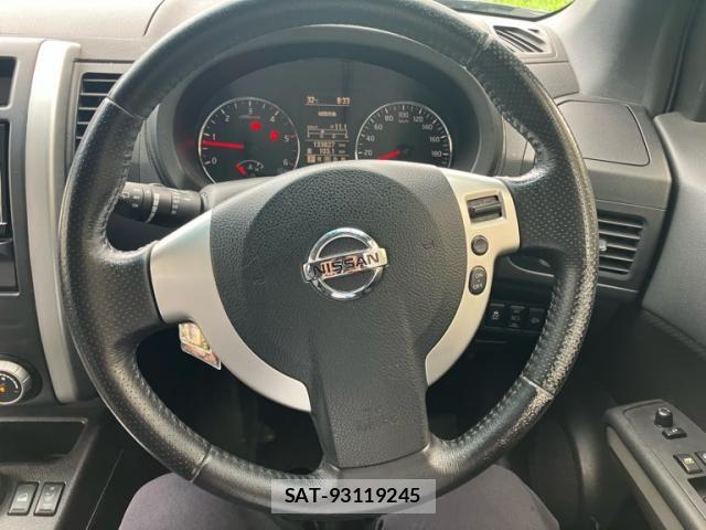Nissan X-TRAIL 2014-04 8102916-17