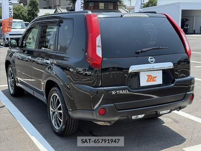 Nissan X-TRAIL 2013-03 8133144-12