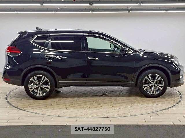Nissan X-TRAIL 2018-09 8147059-17