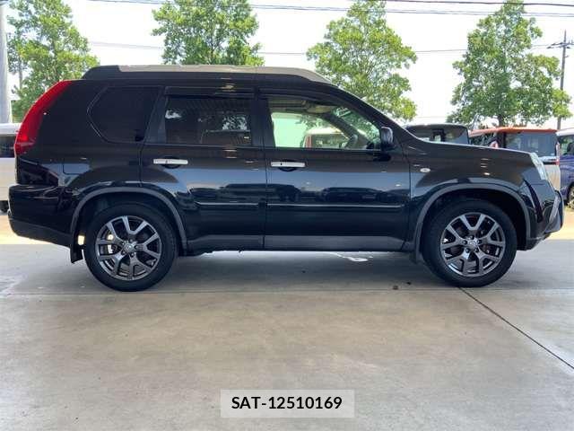 Nissan X-TRAIL 2013-02 8159579-4