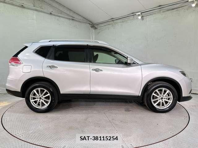 Nissan X-TRAIL 2016-07 8211149-3