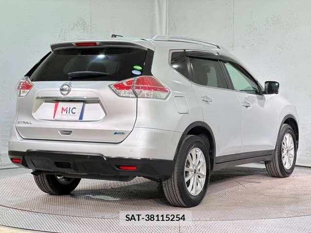 Nissan X-TRAIL 2016-07 8211149-4