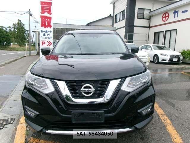 Nissan X-TRAIL 2018-03 8211147-1