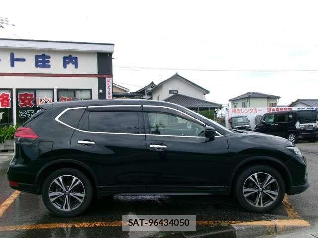 Nissan X-TRAIL 2018-03 8211147-3
