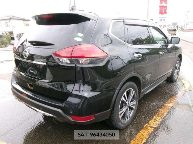 Nissan X-TRAIL 2018-03 8211147-4
