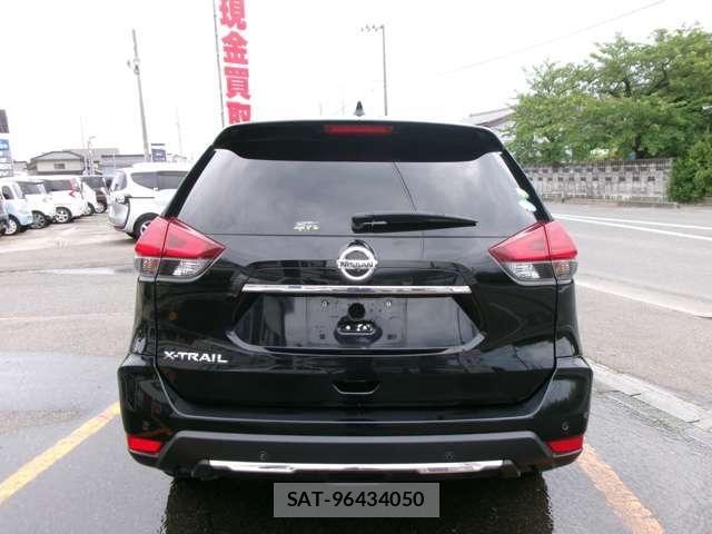 Nissan X-TRAIL 2018-03 8211147-5