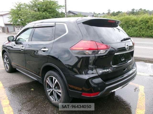 Nissan X-TRAIL 2018-03 8211147-6