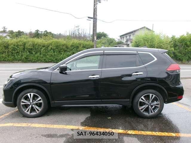 Nissan X-TRAIL 2018-03 8211147-7
