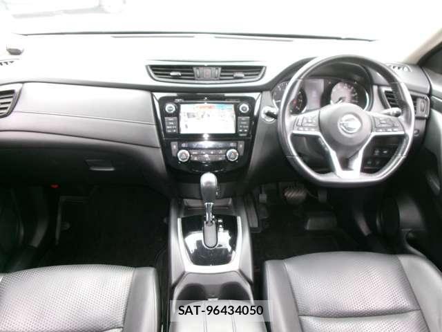 Nissan X-TRAIL 2018-03 8211147-8