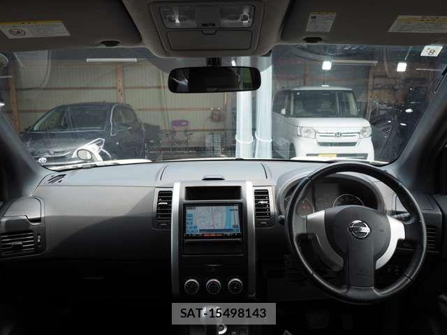 Nissan X-TRAIL 2013-08 8211148-1