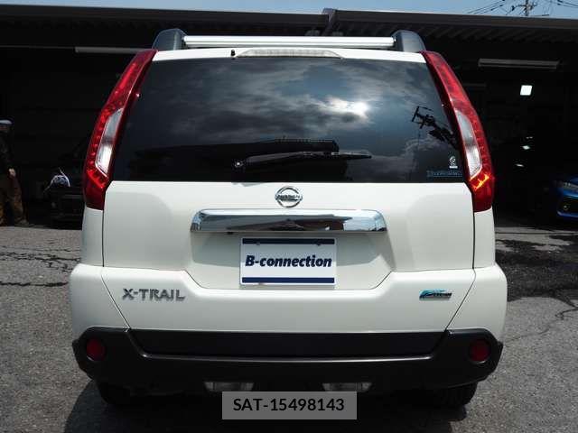 Nissan X-TRAIL 2013-08 8211148-4