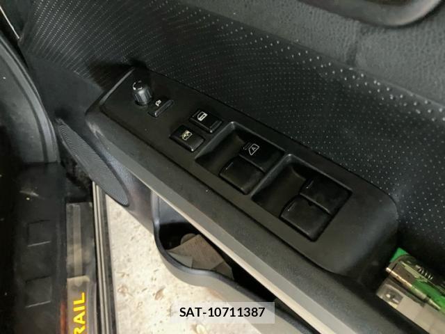 Nissan X-TRAIL 2010-01 8232538-10