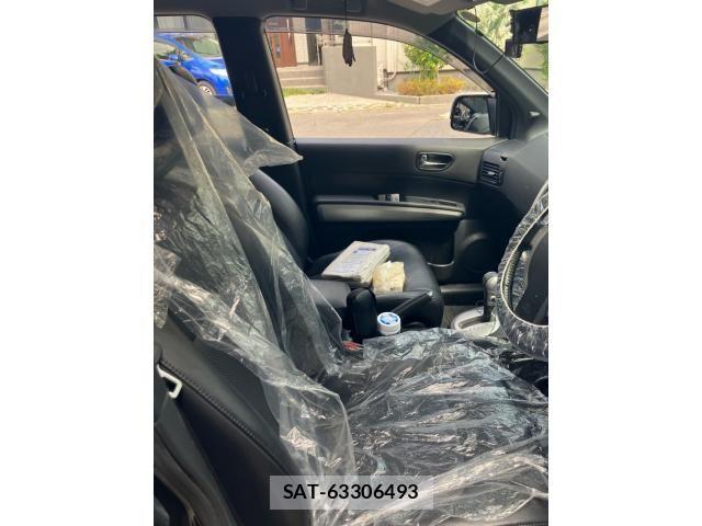 Nissan X-TRAIL 2012-09 8232536-12