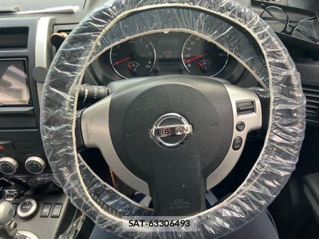 Nissan X-TRAIL 2012-09 8232536-14