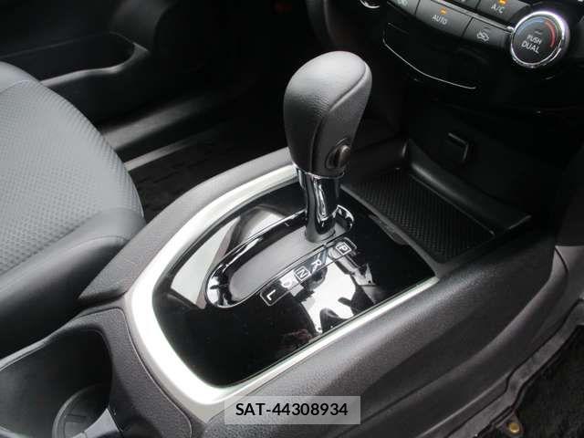 Nissan X-TRAIL 2018-03 8232527-9