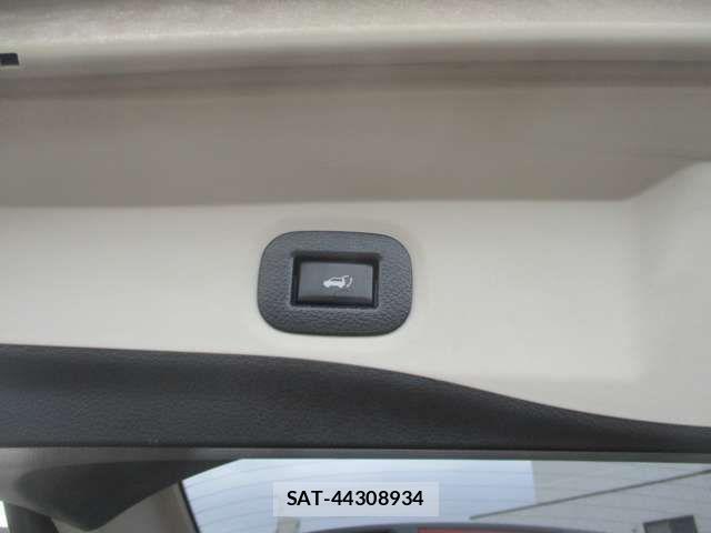 Nissan X-TRAIL 2018-03 8232527-16
