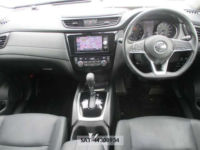 Nissan X-TRAIL 2018-03 8232527-2