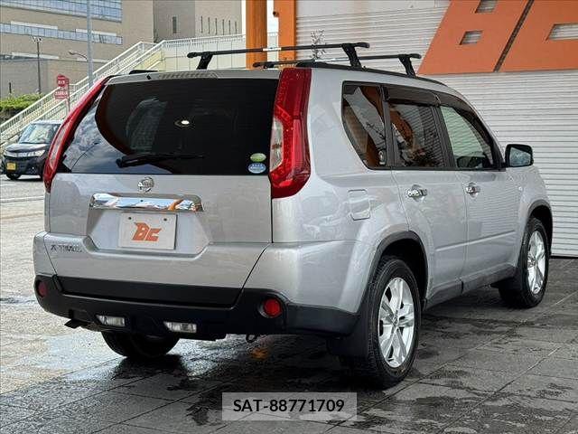 Nissan X-TRAIL 2012-03 8247256-12