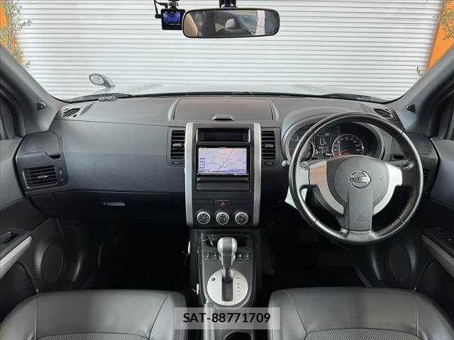 Nissan X-TRAIL 2012-03 8247256-1