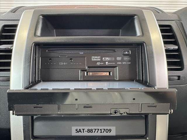 Nissan X-TRAIL 2012-03 8247256-22