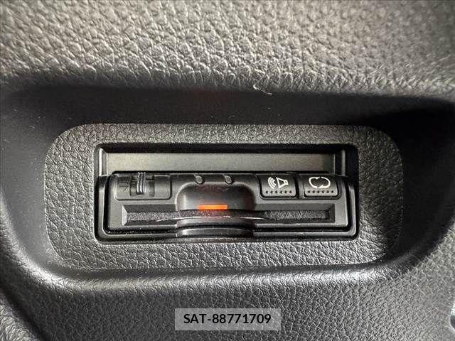 Nissan X-TRAIL 2012-03 8247256-26