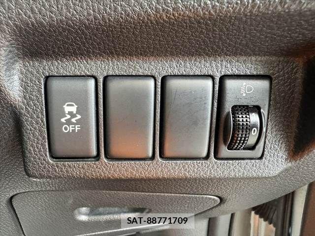 Nissan X-TRAIL 2012-03 8247256-5