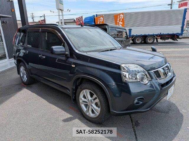 Nissan X-TRAIL 2012-04 8318276-16