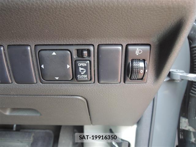 Nissan X-TRAIL 2005-05 8318274-26