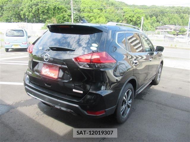 Nissan X-TRAIL 2019-01 8338618-3