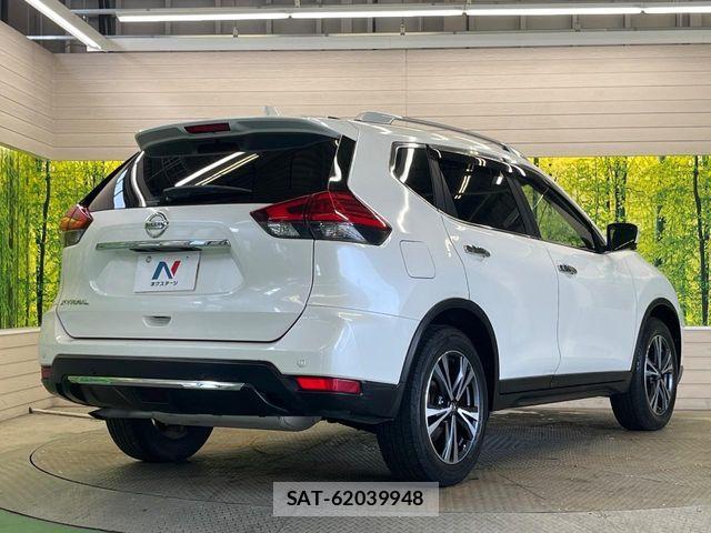 Nissan X-TRAIL 2017-08 8338625-18