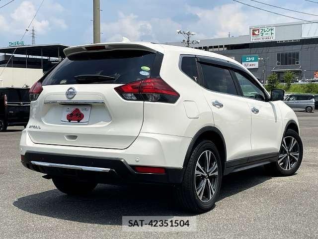 Nissan X-TRAIL 2018-06 8355936-2